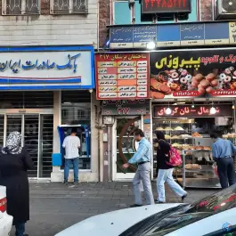 ساختمان پزشکان ۳۱۷ در محله چهارصد دستگاه تهران