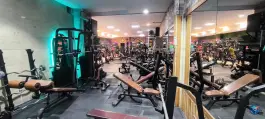 باشگاه بدنسازی محمد نظری در محله کرمان تهران