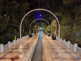 باغ رستوران آپادانا پارس، بزرگراه علوی، شیراز