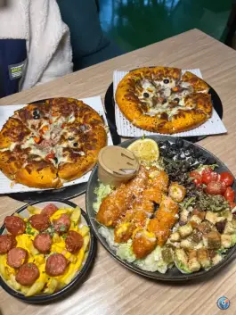 عکس فست فود گاردن هال در محله چنچنه شیراز 3