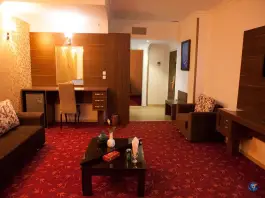 عکس هتل بزرگ بام بروجن 6