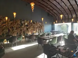 عکس عمارت سعادت آباد در مشهد 2