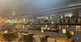 کافه عمارت نشر هورمزد در بیوکی تهران