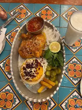 عکس سفره خانه عمارت دیوان در محله جمال زاده تهران 5