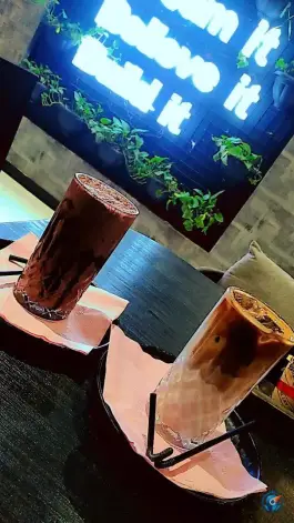 کافه رستوران آفریقا در محله چهار امامزاده قم