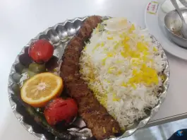 عکس رستوران و تهیه غذای خاطره ی امین در محله خاک سفید تهران 3