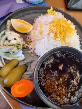 عکس کافه رستوران خودمونی باتیش در بلوار مسافر قم 4
