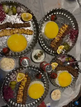 عکس باغ رستوران سنتی و سفره خانه باغچه خان در محله زینبیه قم 9