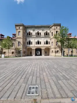 عکس عمارت قزاقخانه در مرکز شهر تهران 2