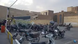 پارکینگ موتور سیکلت در محله عشقعلی قم