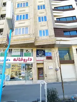 ساختمان پزشکان فردوس در محله زنبیل آباد قم