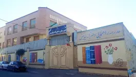 دبیرستان دخترانه نیایش در محله باغ کرباسی قم