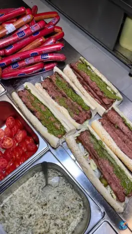 عکس فارست برگر در محله دینکان شیراز 4