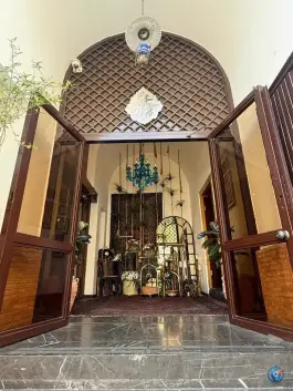 کافه رستوران طهرونچی در محله کاووسیه تهران