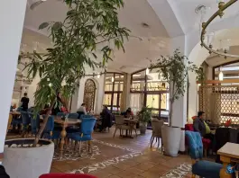 عکس کافه رستوران طهرونچی در محله کاووسیه تهران 4