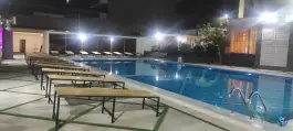 عکس استخر چهار فصل هتل پارسیان انقلاب در محله ولیعصر تهران 2