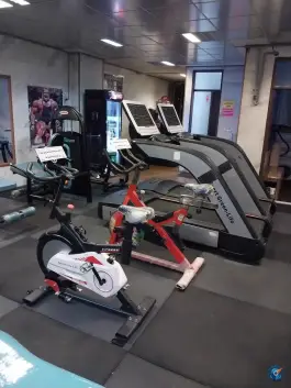عکس باشگاه بدنسازی هژبر در محله امام زاده حسن تهران 2