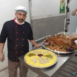 عکس سالن غذا خوری اکبر جوجه در بلوار خداکرم قم 3