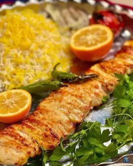 عکس سالن غذا خوری اکبر جوجه در بلوار خداکرم قم 4