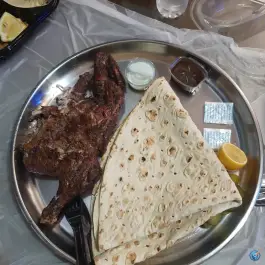 عکس مرغ ذغالی طاووق در بلوار امین و ساحلی قم 5