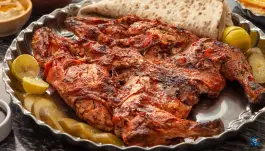 عکس مرغ ذغالی طاووق در بلوار امین و ساحلی قم 7