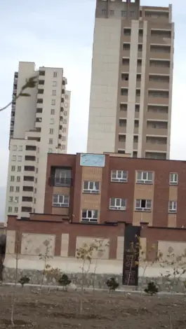 دبیرستان بینش در نسیم شانزدهم تهران