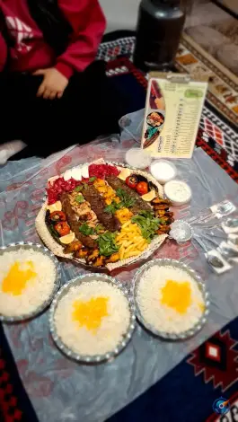 عکس کافه رستوران یسنا در محله دینکان شیراز 5