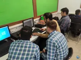 عکس هنرستان پسرانه دوره دوم صنعت و هنر در بلوار امام خمینی مشهد 3