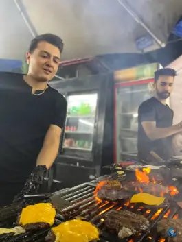 علی برگر تپلی در محله مهدی آباد شیراز