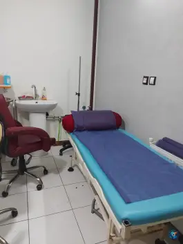عکس کلینیک زخم کرج در چهارراه طالقانی 7