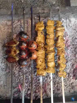 عکس جوجه کبابی دایی محسن در زارچ 4
