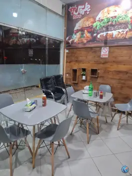 عکس پیتزا سوخاری و ساندویچ چهارگوش در محله نیزه مشهد 3
