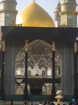 عکس ایوان آینه صحن اتابکی در محله ارم قم 3