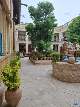 عکس هتل بوتیک سنتی آناهید در محله سنگ سیاه شیراز 5