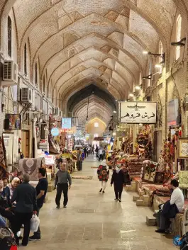 بازار وکیل در محله گود عربان شیراز