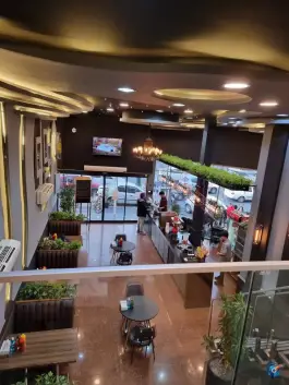 عکس فست فود جیلیز ویلیز در محله چهارصد دستگاه تهران 9