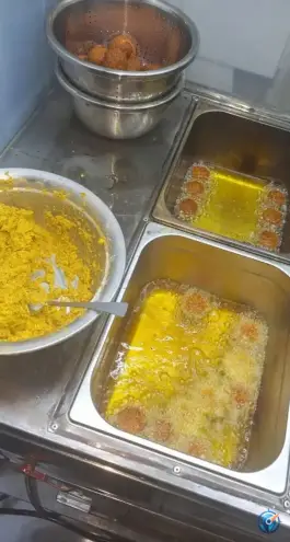 عکس ساندویچ دلوین در محله قلعه کامکار قم 5
