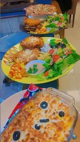 عکس فست فود هشتگ تنوری در محله ابن یمین فردوس 5