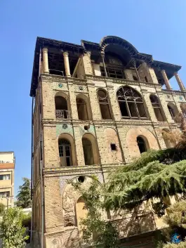 عکس عمارت تاریخی کلاه فرنگی عشرت آباد در محله کاج تهران 2