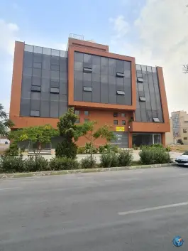 عکس درمانگاه شبانه روزی یادمان در محله بهارستان اصفهان 5