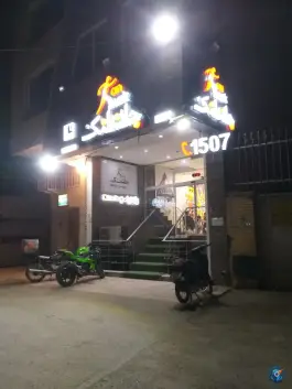عکس جان اسنک در محله کوهانستان اصفهان 2