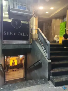 کافه رستوران سکه طلا در محله قینان اصفهان