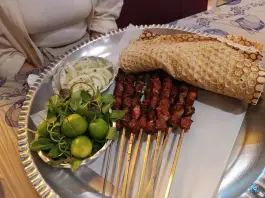 عکس جگرکی امیرخان در محله دهقان تهران 2