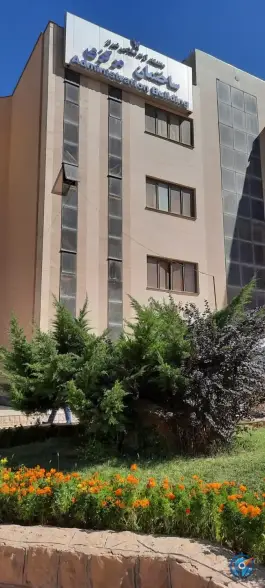 ساختمان مرکزی دانشگاه آزاد شیراز در محله ارش