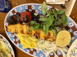 عکس رستوران سنتی شرزه در محله گود عربان شیراز 7