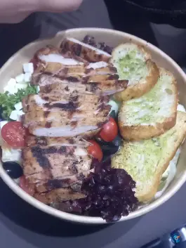 عکس کافه کالیگ در محله ارم شیراز 5