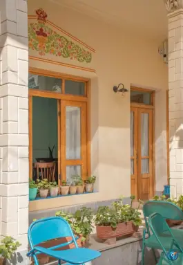 کافه رستوران و باغ خلفا در محله نقش جهان اصفهان