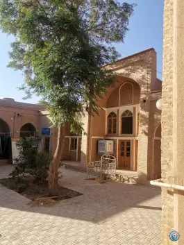 مدرسه حاجی لطفعلی خان، اردستان