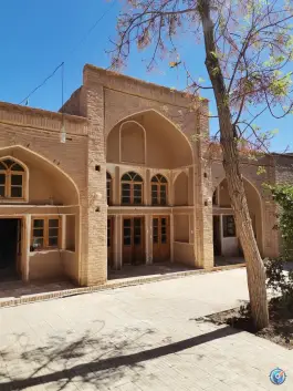 عکس مدرسه حاجی لطفعلی خان، اردستان 3