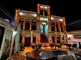بوتیک هتل مُونگ در محله بازار خرم آباد